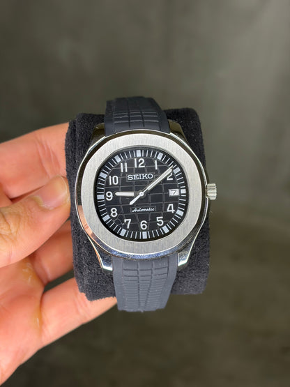 Black and silver Aquanaut - Seiko Mod
